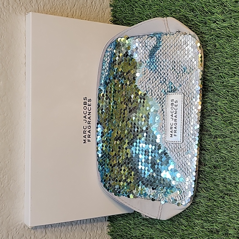 New Marc Jacobs Holyday Sequin Makeup Pouch Color Silver/Blue